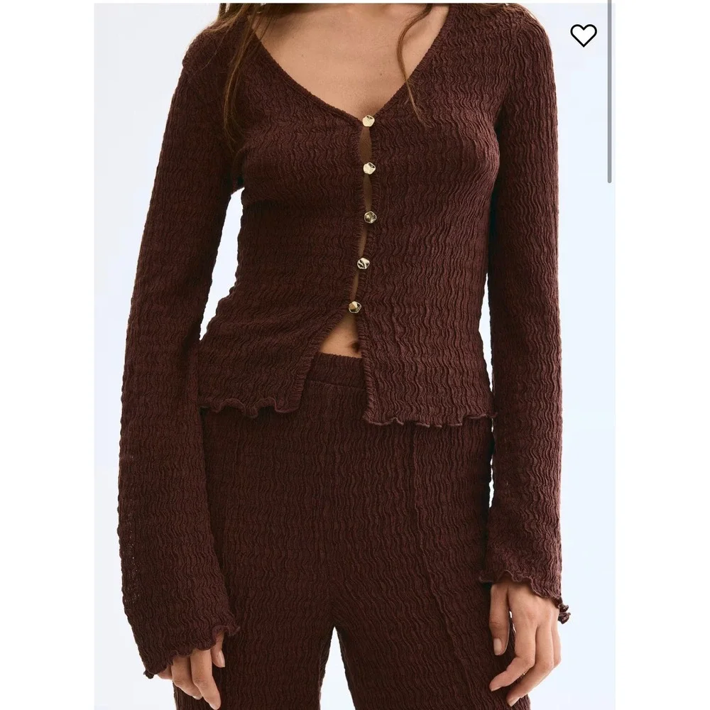 H&M Textured Jersey Top Brown V-Neck Gold Button Front Long Sleeves Women's L